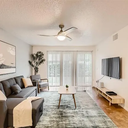 2B Getaway Steps To Dtwn - Sleeps 6 - Pool, Prkg Apartment